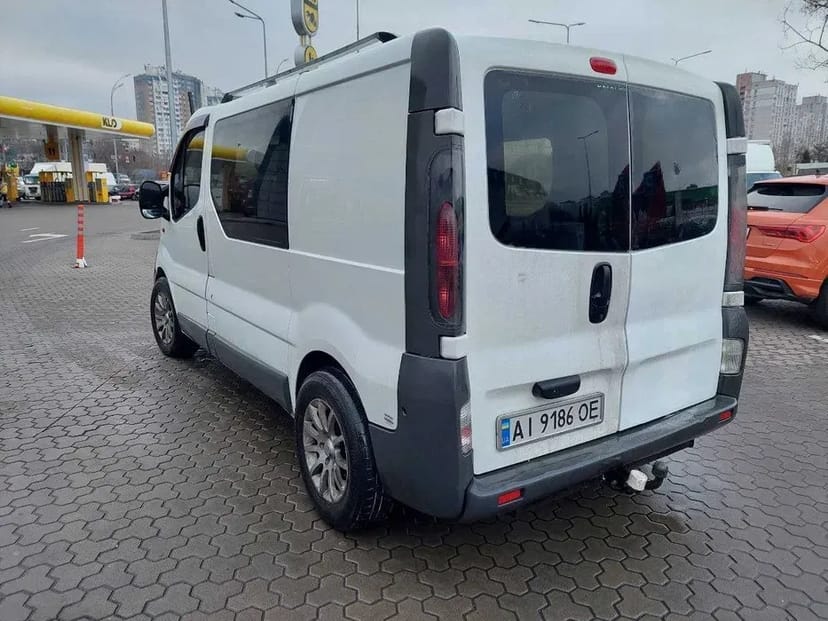 Бус Opel Vivaro у користування. Комфорт
