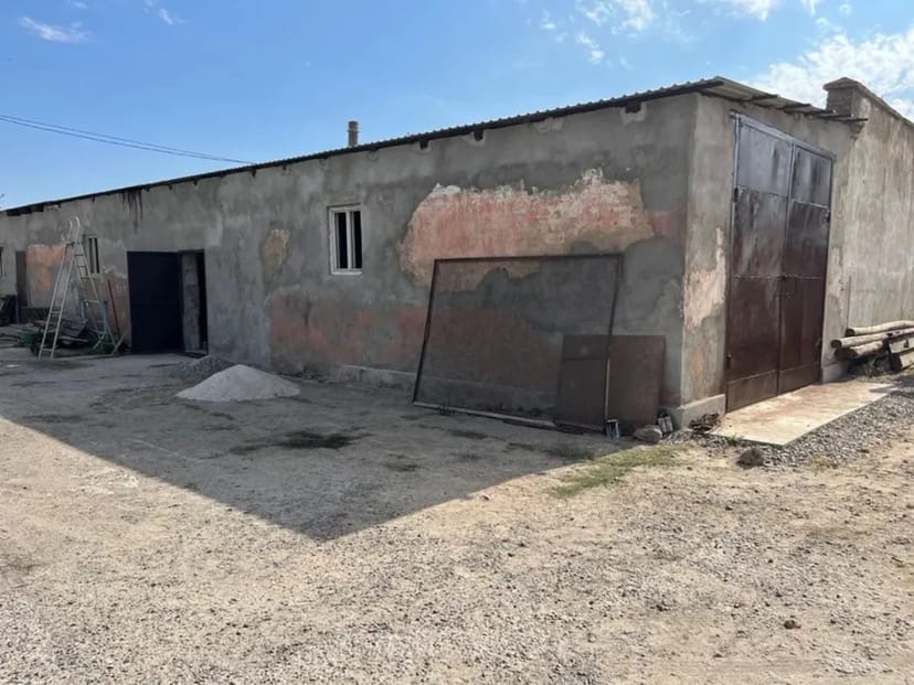 Приміщення 100 м² на території під охороною