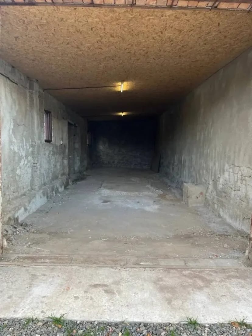 Приміщення 100 м² на території під охороною