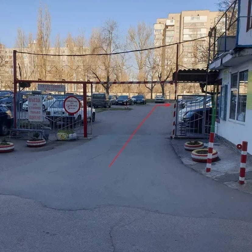 Паркомісце на охоронюваній автостоянці
