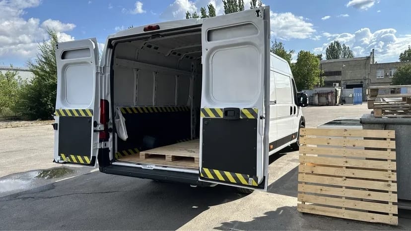 Доставка сонячних панелей, теплових насосів, кондиціонерів, палет