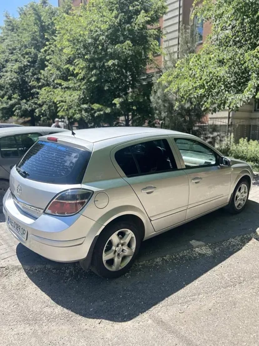 Автомобіль Опель Астра Н