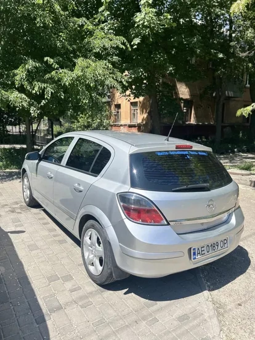 Автомобіль Опель Астра Н
