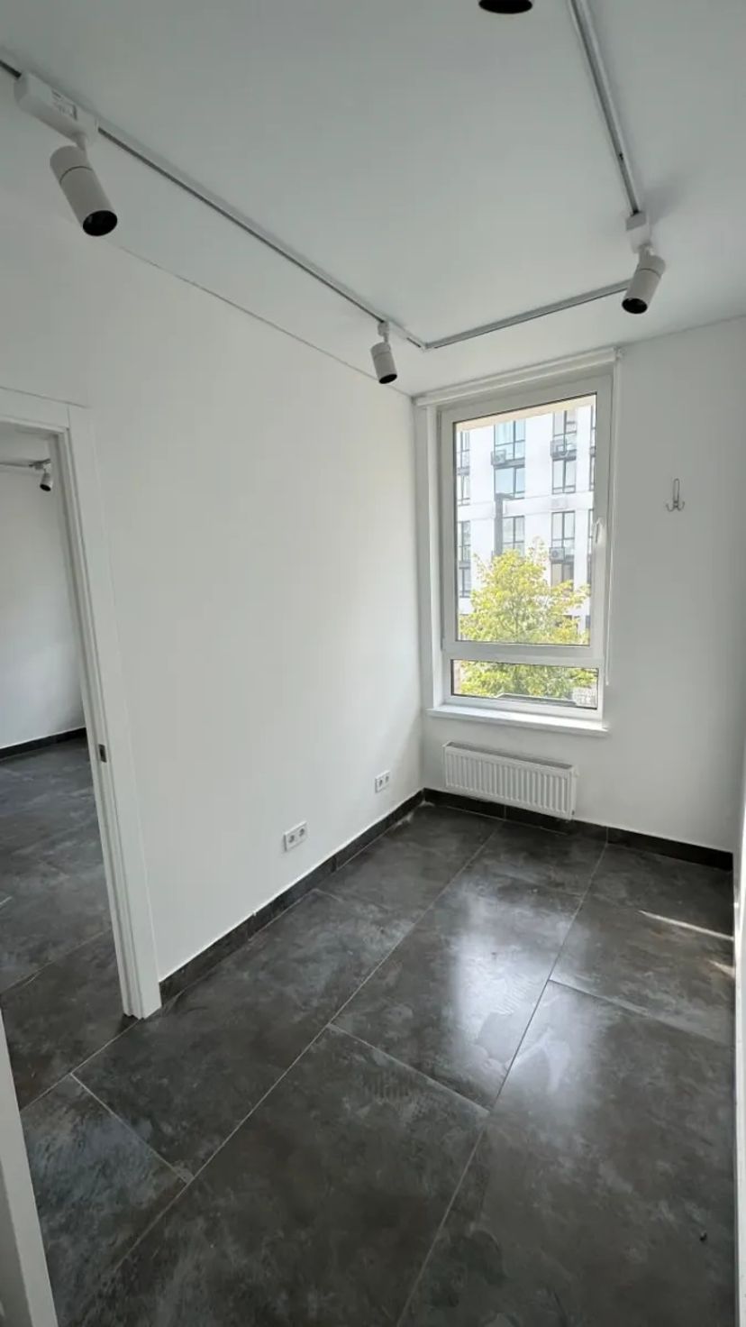 Фасадне приміщення 57 м2 в ЖК Файна Таун