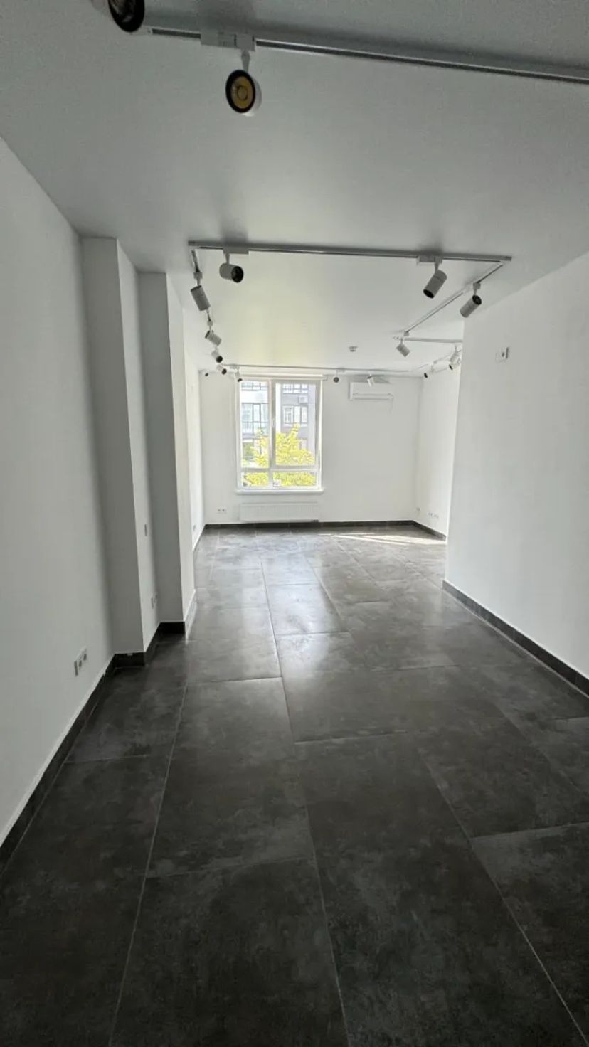 Фасадне приміщення 57 м2 в ЖК Файна Таун