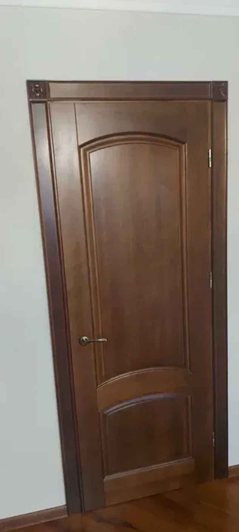 Виготовлю для вас гарні дерев'яні двері з натуральноі деревини.