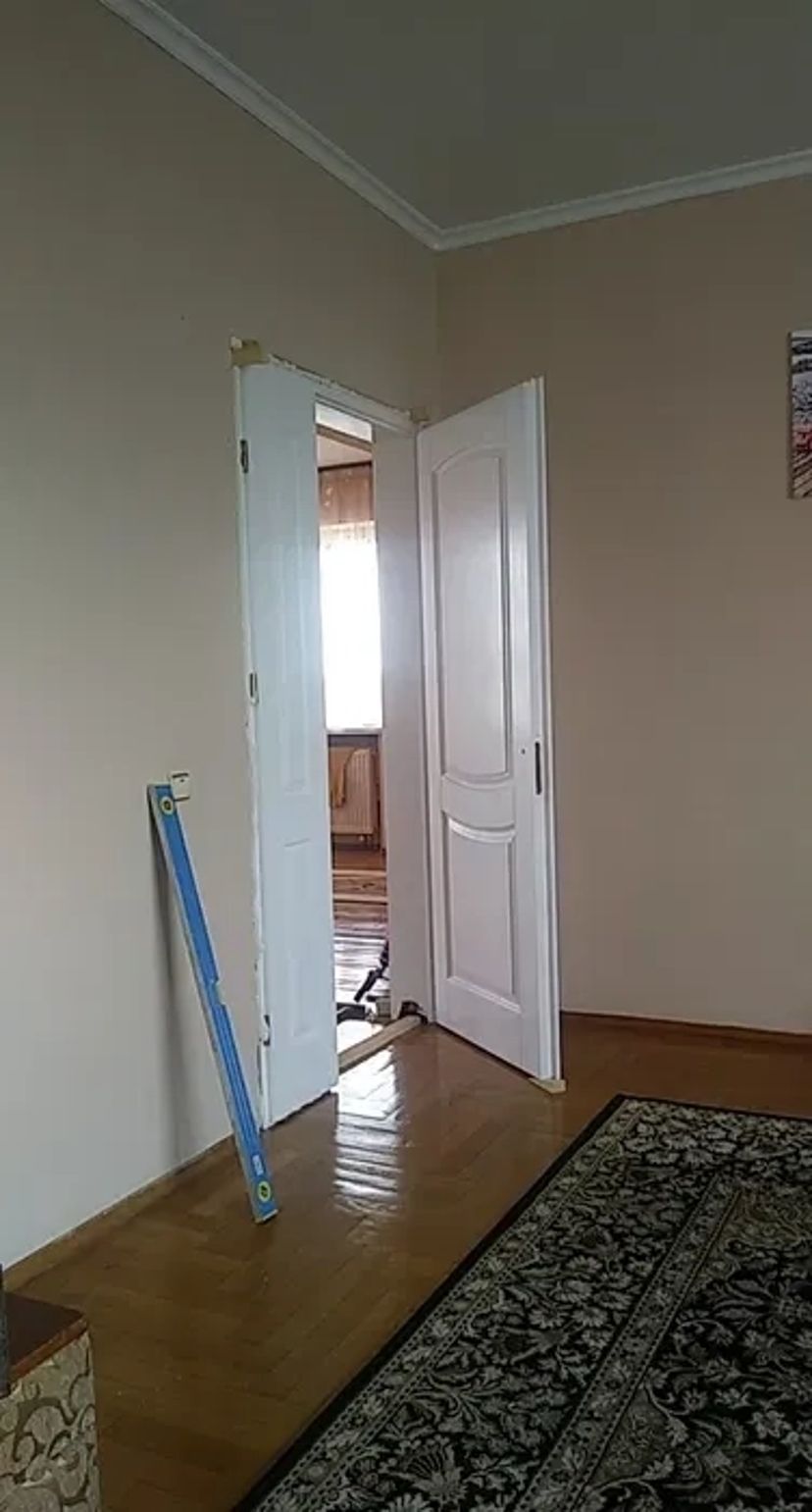 Виготовлю для вас гарні дерев'яні двері з натуральноі деревини.