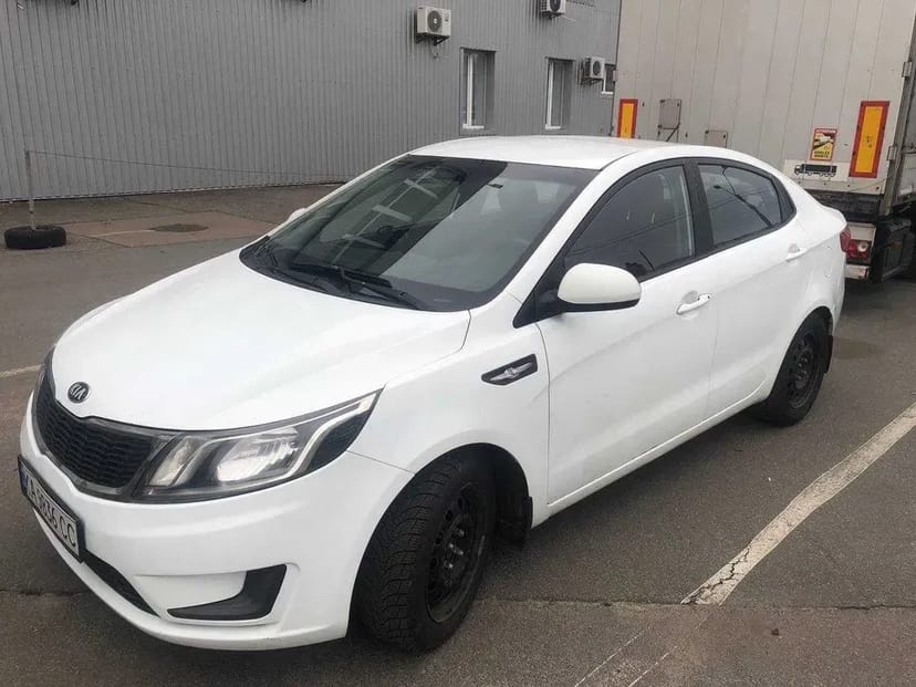 Автівки для роботи в Glovo. Bolt Food, доставка