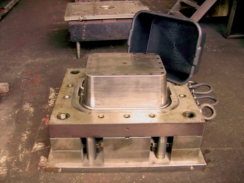 Проєктування та виготовлення прес-форм для лиття пластмас