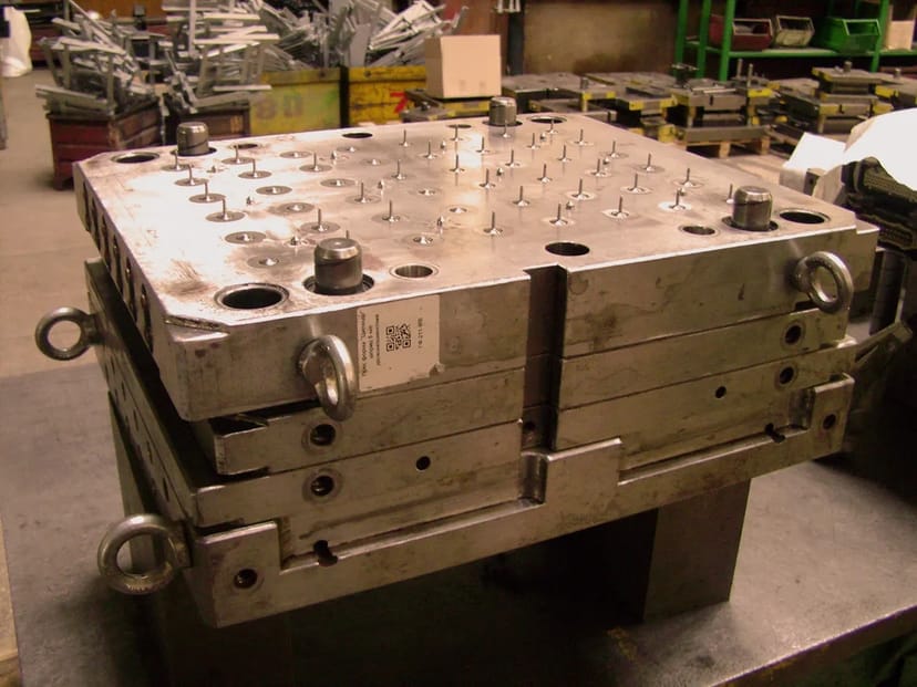 Проєктування та виготовлення прес-форм для лиття пластмас