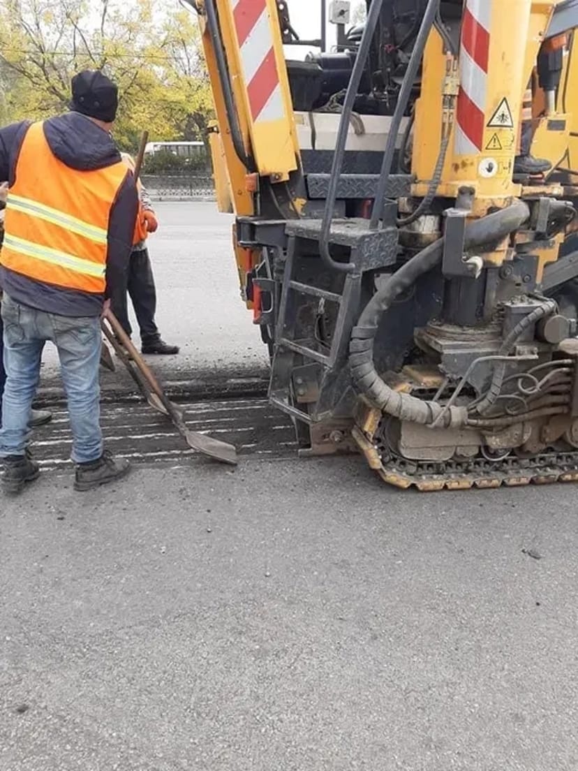 Укладання асфальту, асфальтні роботи