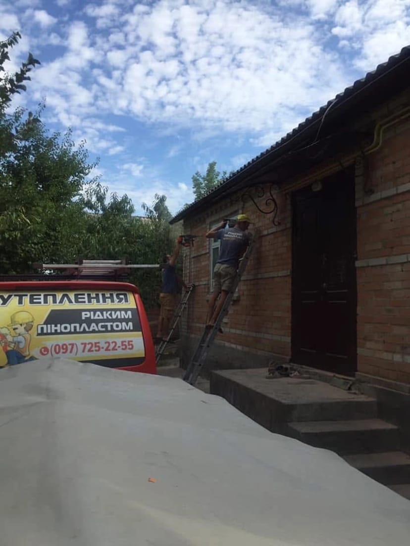 Утеплення рідким пінопластом 