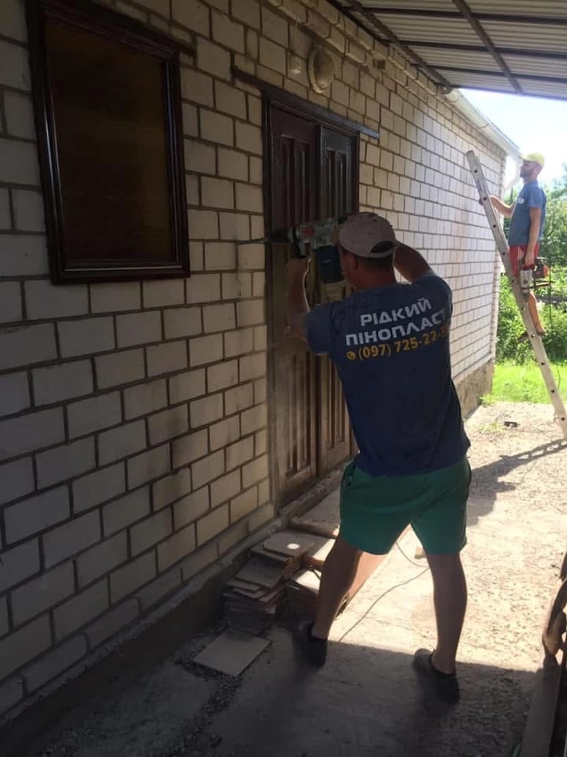 Утеплення рідким пінопластом 