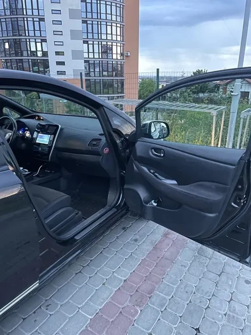 Авто Nissan Leaf