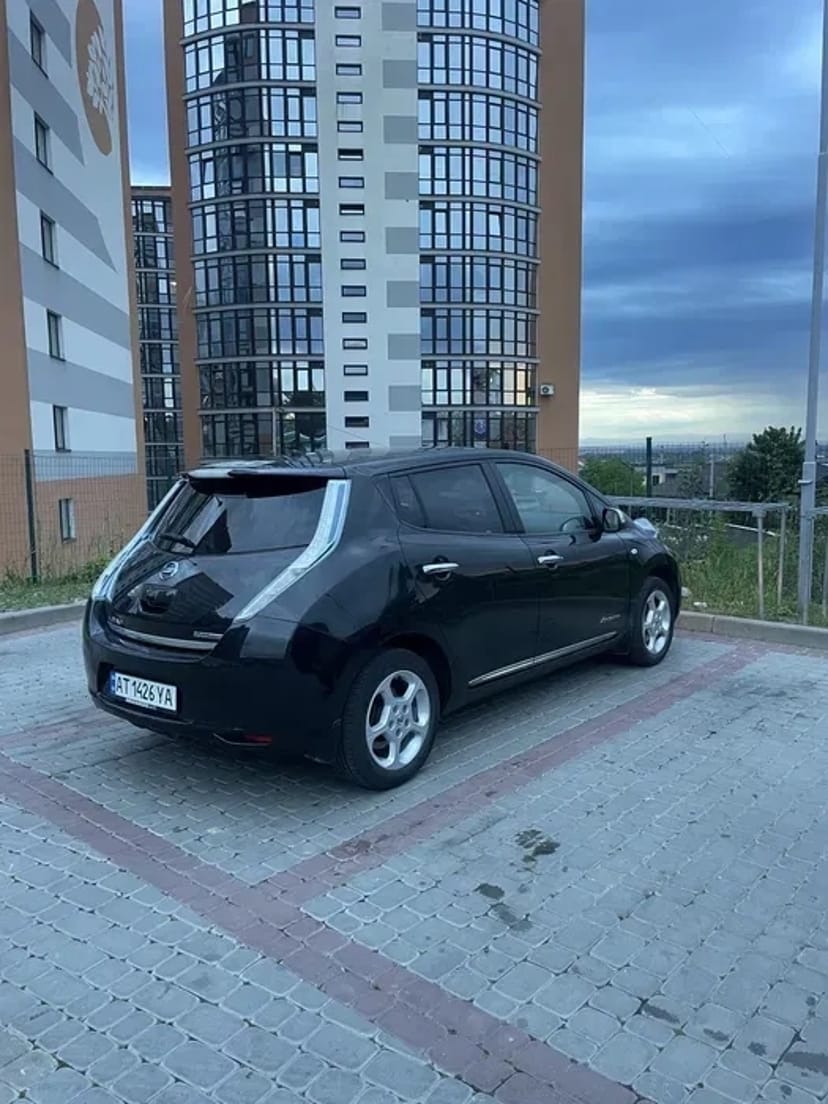Авто Nissan Leaf