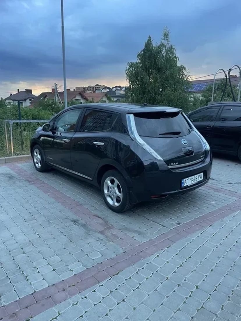 Авто Nissan Leaf