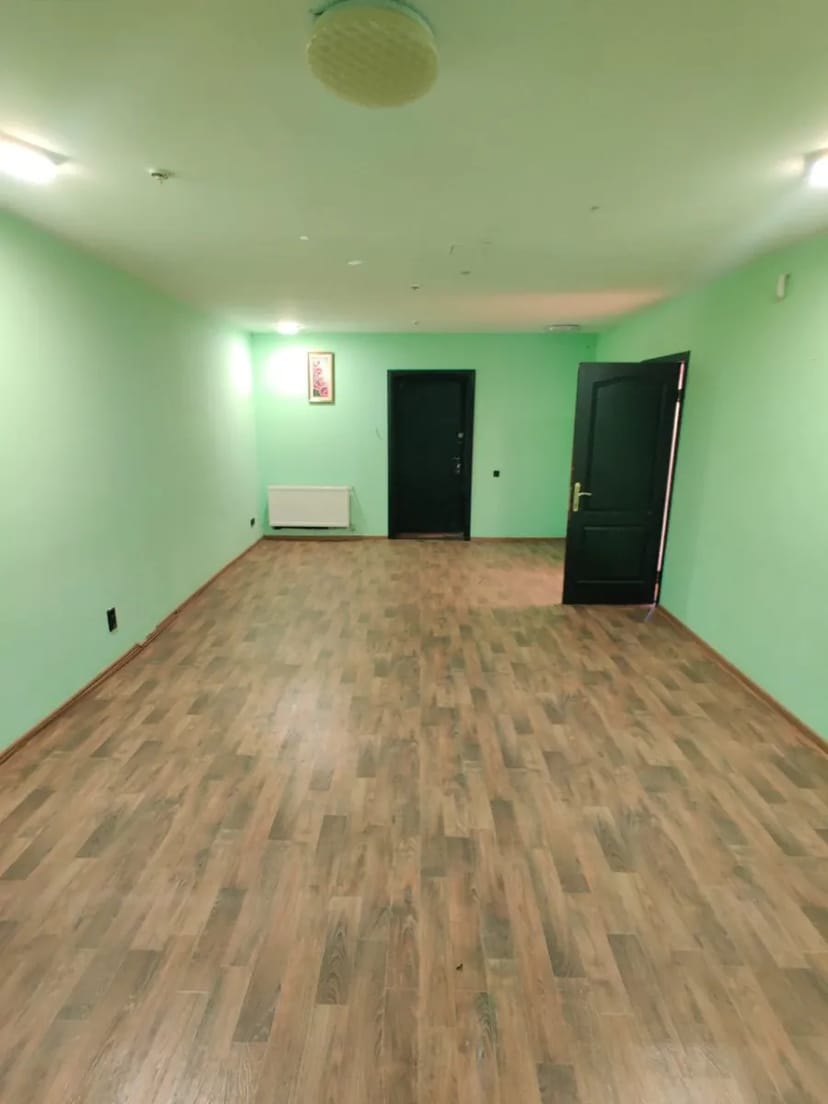 Фасадне приміщення 100 м2 з терасою в центрі Боярки