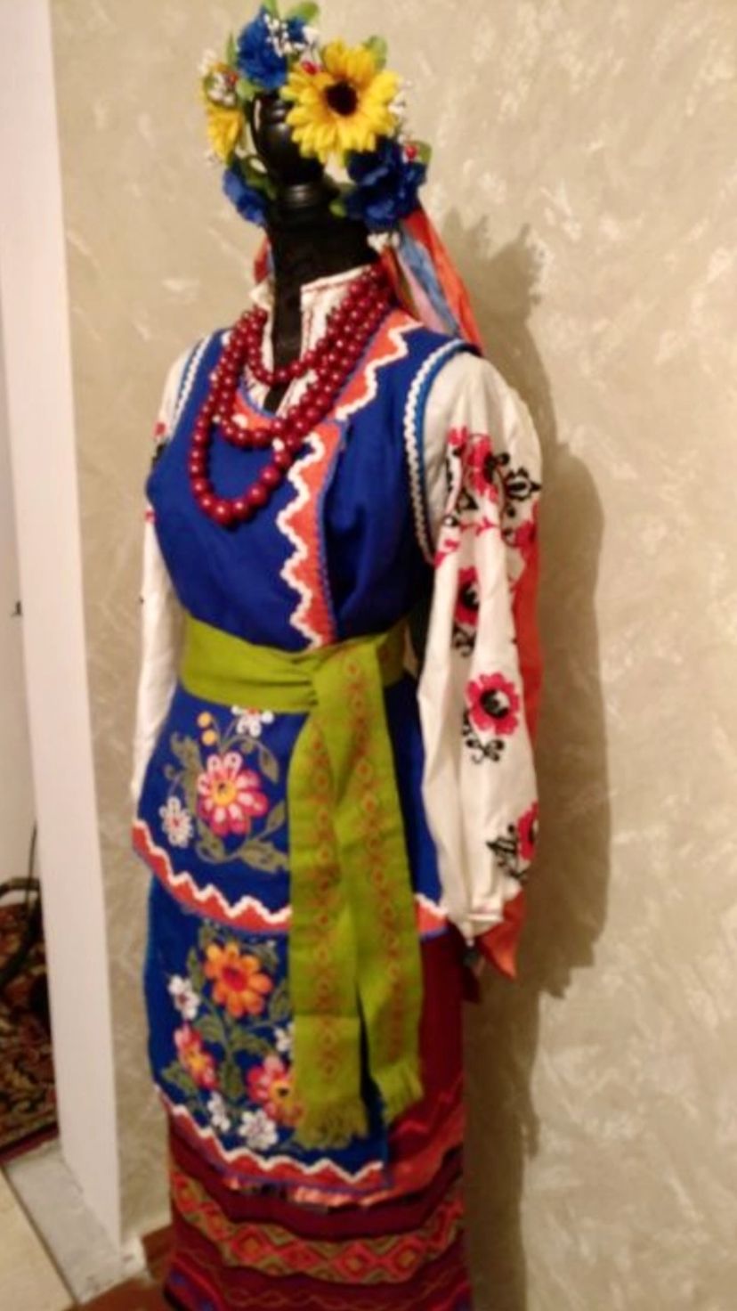 Український традиційний жіночий костюм