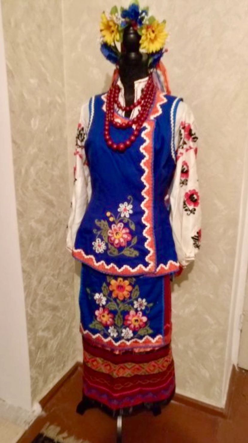 Український традиційний жіночий костюм