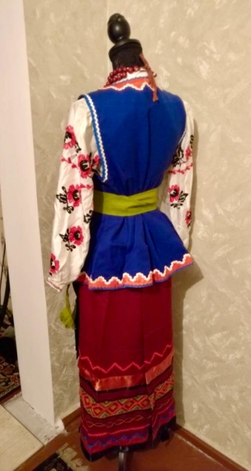 Український традиційний жіночий костюм