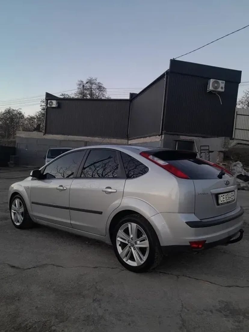 Автомобіль Форд