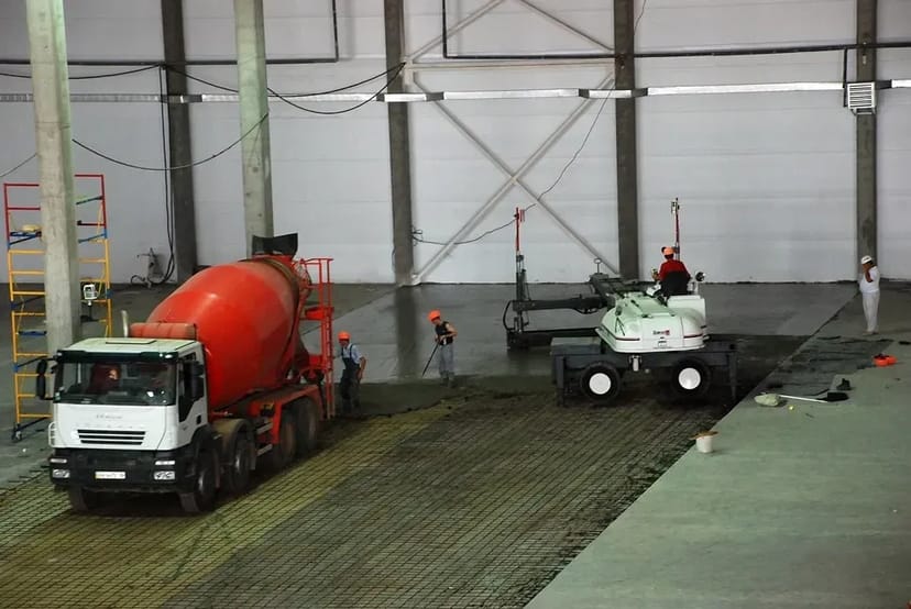 Надійні Промислові Підлоги та Бетонна Стяжка: Робота з Гарантією Якості та Дотриманням Термінів!