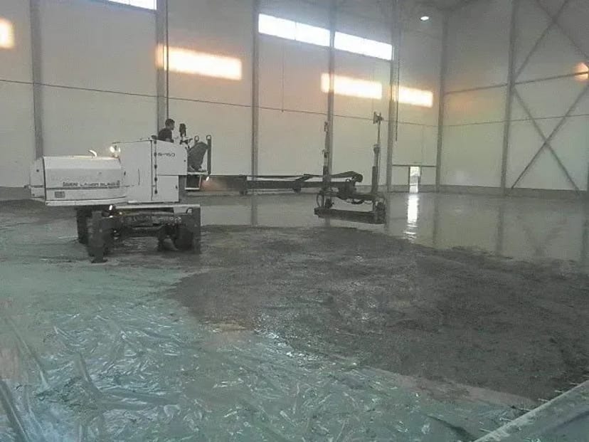 Надійні Промислові Підлоги та Бетонна Стяжка: Робота з Гарантією Якості та Дотриманням Термінів!