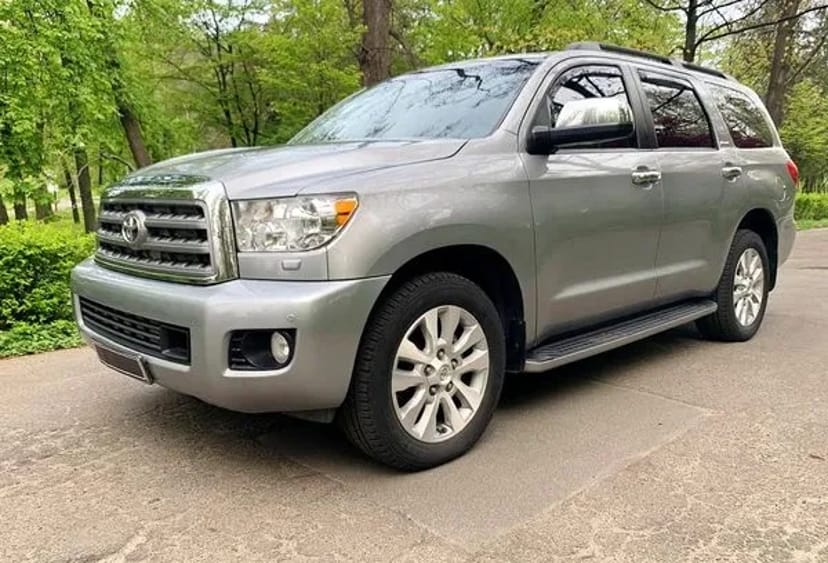 237 Позашляховик на весілля Toyota Sequoia срібляста