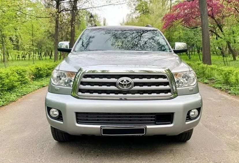 237 Позашляховик на весілля Toyota Sequoia срібляста