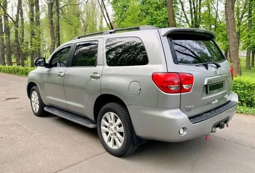 237 Позашляховик на весілля Toyota Sequoia срібляста