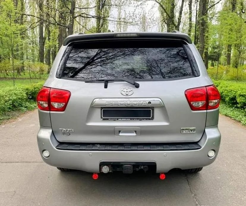 237 Позашляховик на весілля Toyota Sequoia срібляста