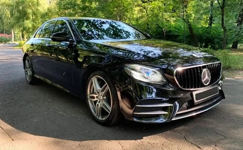 101 Mercedes E-класу на весілля в Києві – Mercedes W213 E300