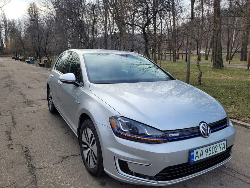Volkswagen e-Golf в гарній комплектації