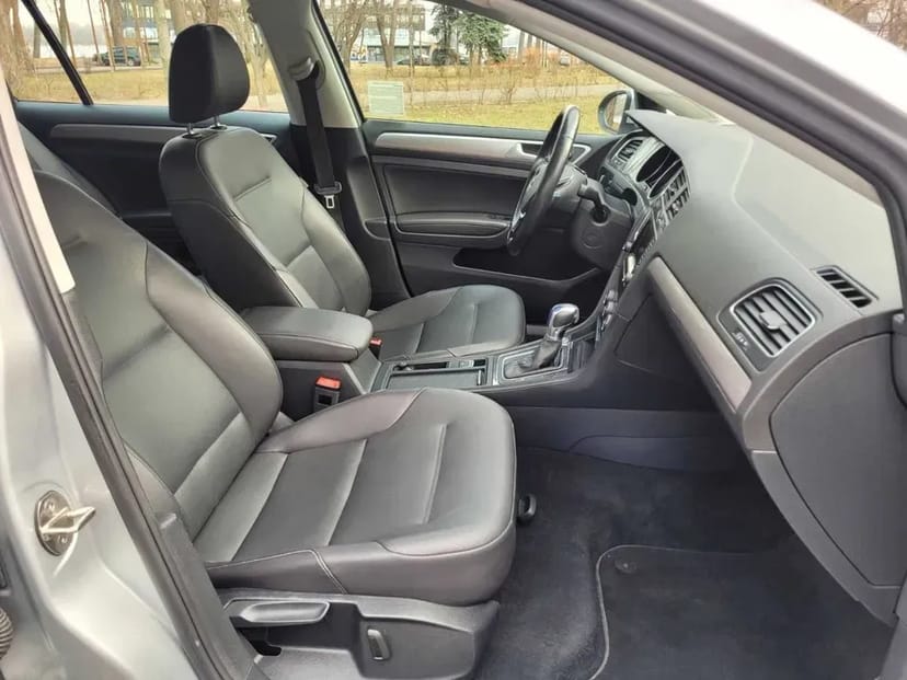 Volkswagen e-Golf в гарній комплектації