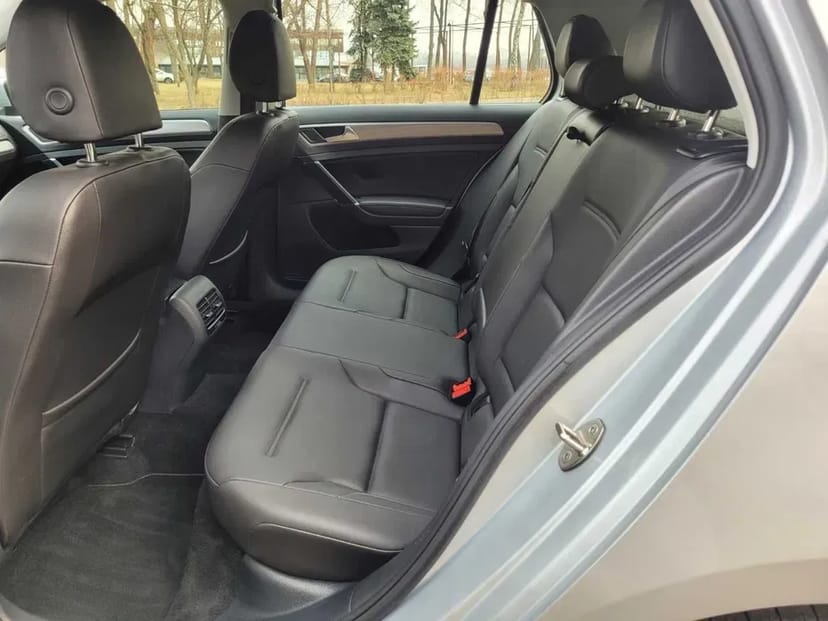 Volkswagen e-Golf в гарній комплектації