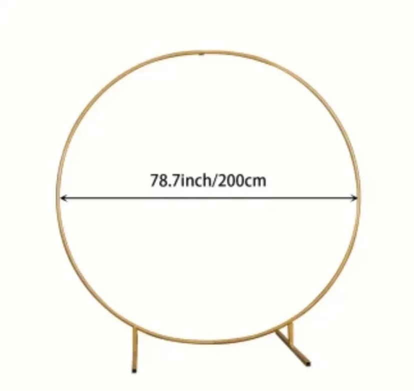 Круглий каркас для фотозони. Білий фон. Прикрасить будь-яке свято