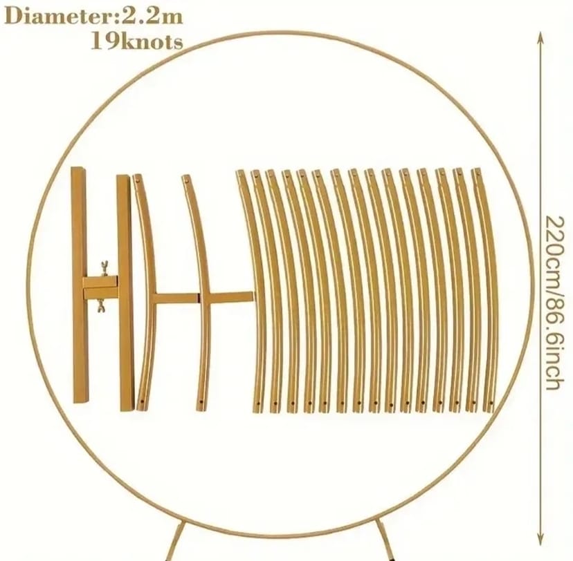 Круглий каркас для фотозони. Білий фон. Прикрасить будь-яке свято
