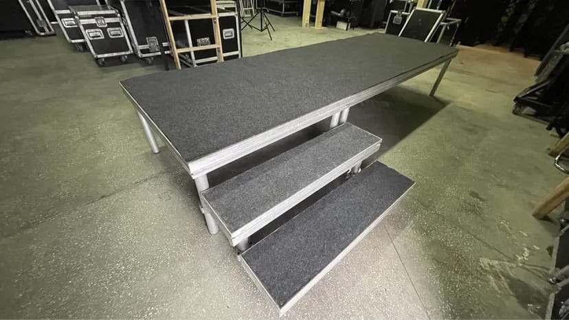 Подіум для подій — швидкий монтаж