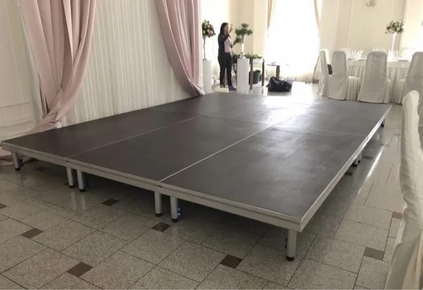 Подіум для подій — швидкий монтаж