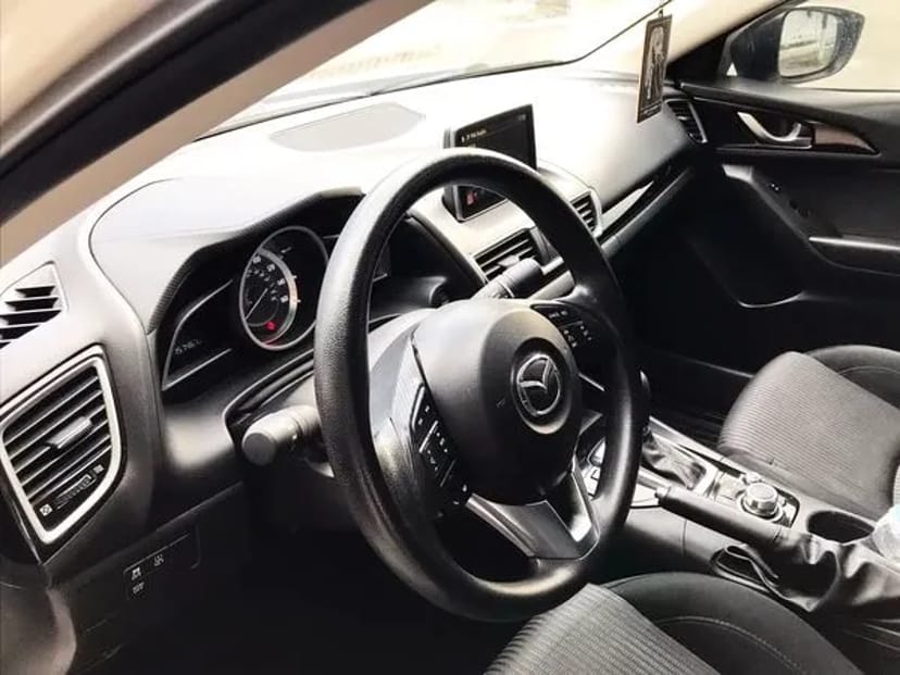 233 Mazda 3 біла замовити на весілля Київ