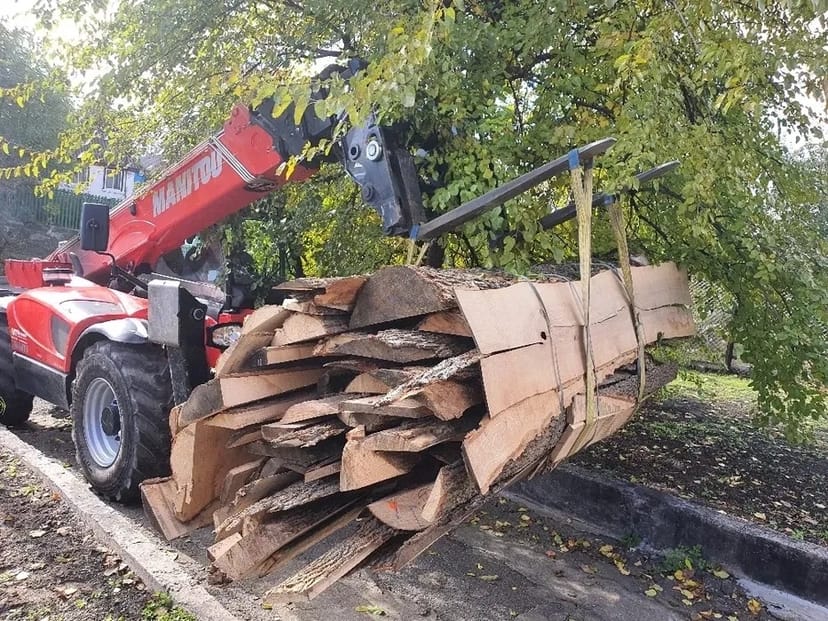 Навантажувачі JCB та  Маніту  MT-X 