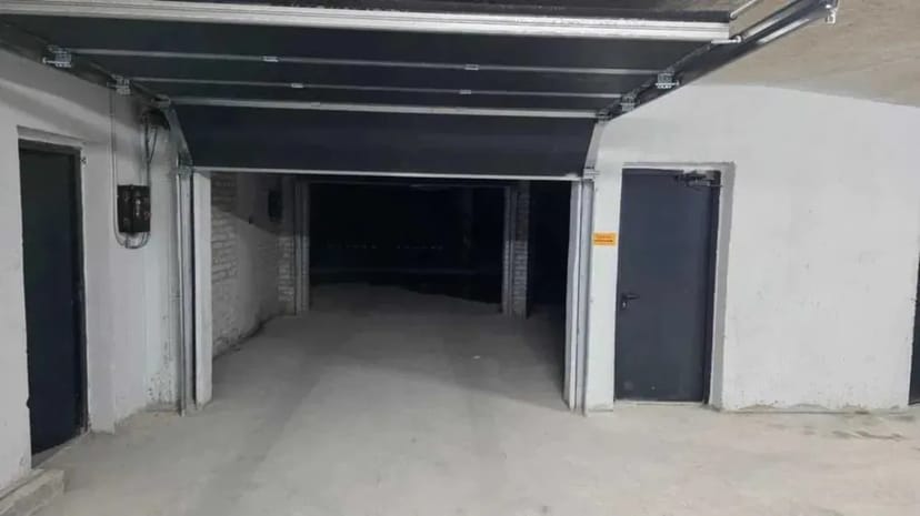Два паркомісця поряд для ваших авто. Зручно та безпечно