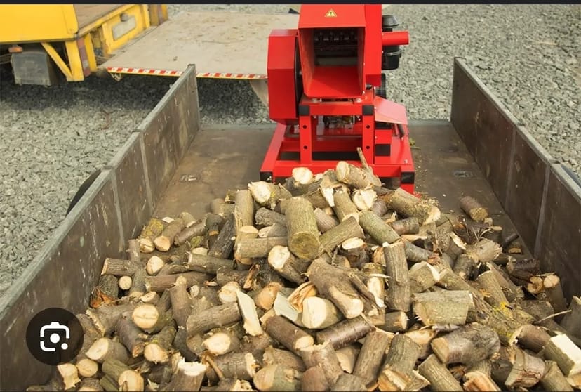 Послуги подрібнення гілок щепорізом, дробілкою 