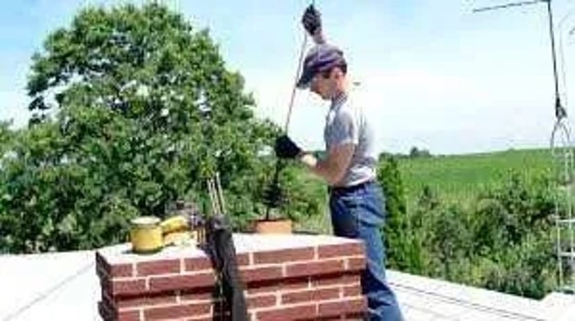 Чистка ремонт димоходу, камінів, печей. Чистка коминів від саджі.