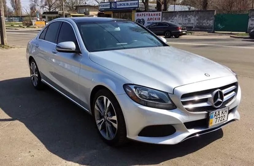 109 Машина на весілля Mercedes С300 сріблястий 