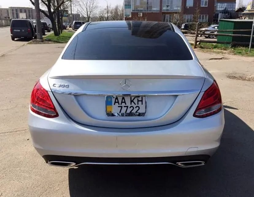 109 Машина на весілля Mercedes С300 сріблястий 