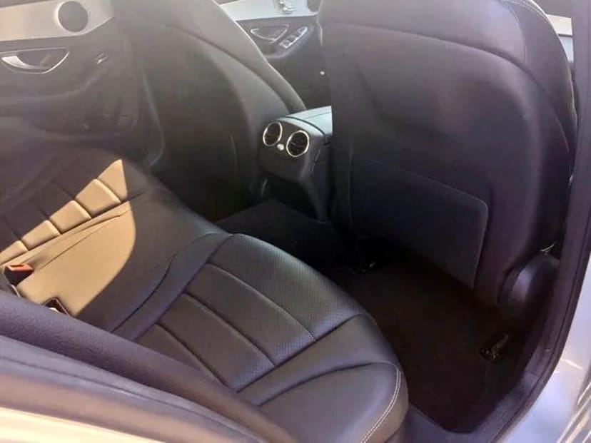109 Машина на весілля Mercedes С300 сріблястий 