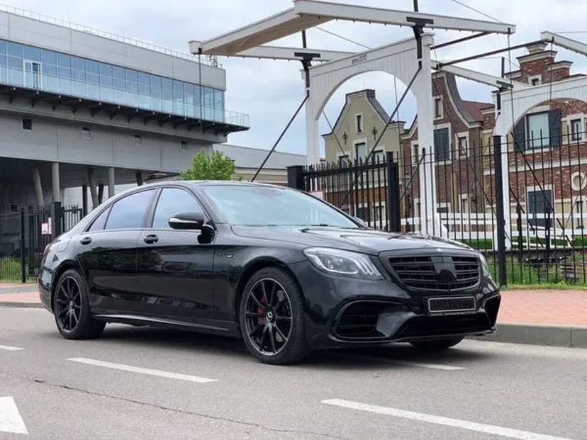 099 Mercedes 222 S-класу без водія в Києві – комфорт і свобода 