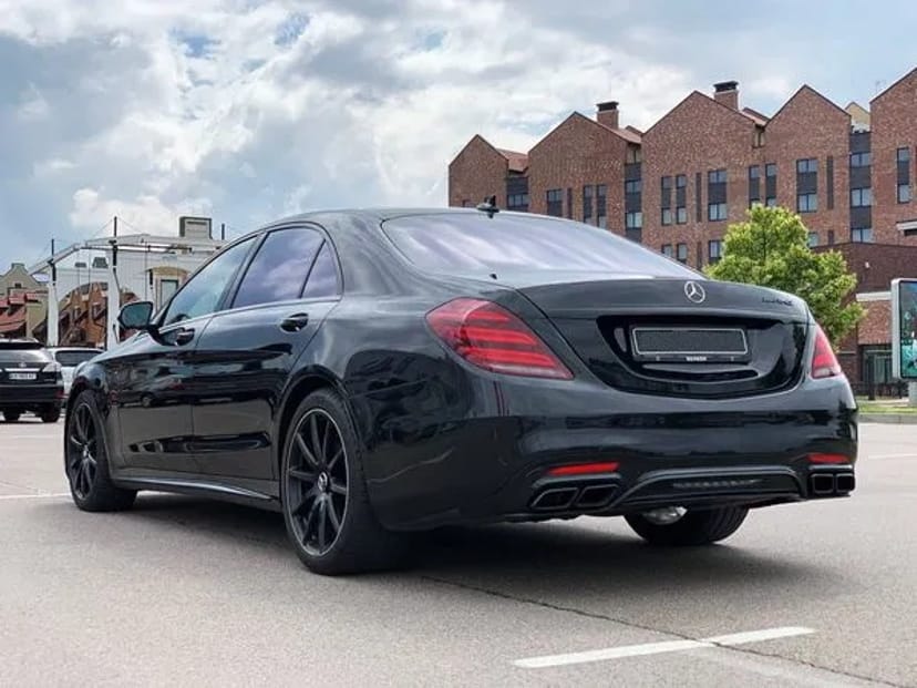 099 Mercedes 222 S-класу без водія в Києві – комфорт і свобода 