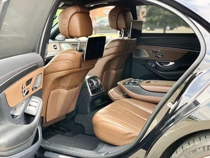 099 Mercedes 222 S-класу без водія в Києві – комфорт і свобода 